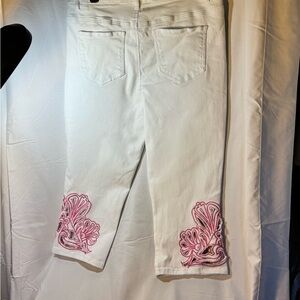 VENUS White Cropped Jeans Size 12 – Pink Embroidered Ankle Pants